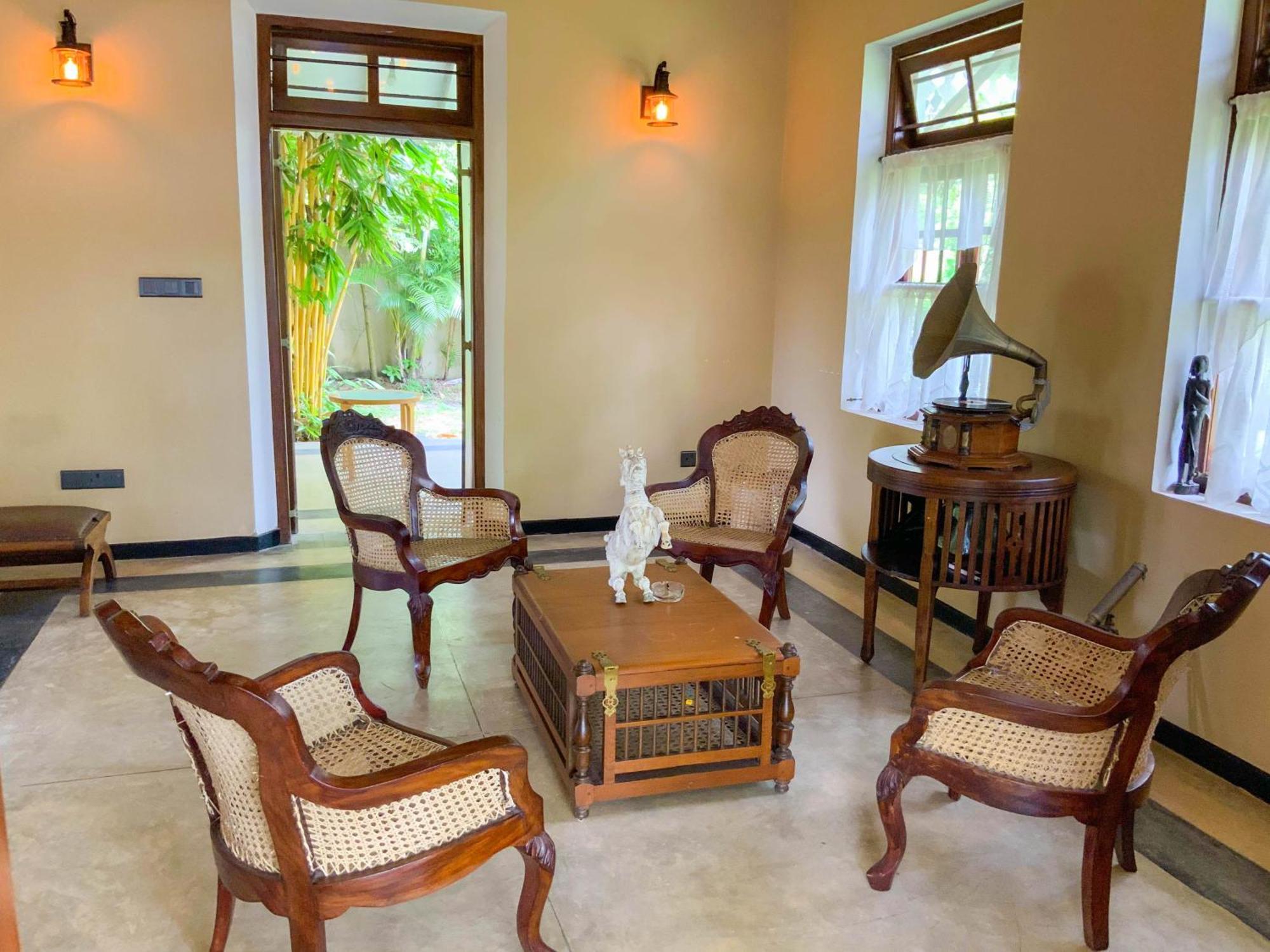 Headman House Antique Villa - A Seaside Royal Stay Ahangama Ngoại thất bức ảnh